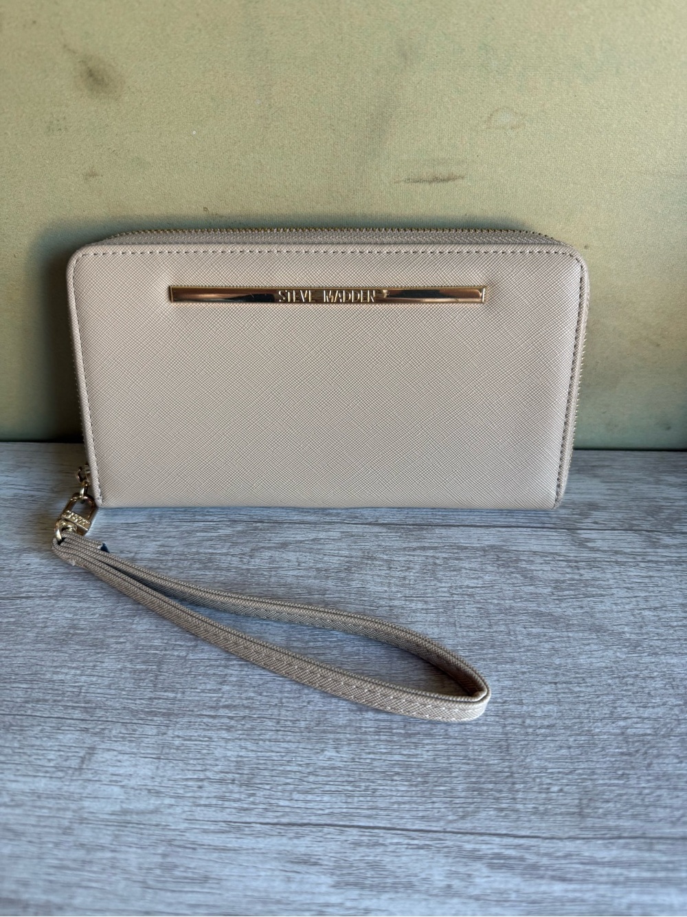New Steve Madden BZip-Web Zip Around Wallet / Wristlet - Taupe Holds 9 Cards
